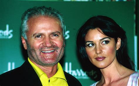 quando è morto versace|Venticinque anni senza Gianni Versace, l’imperatore della.